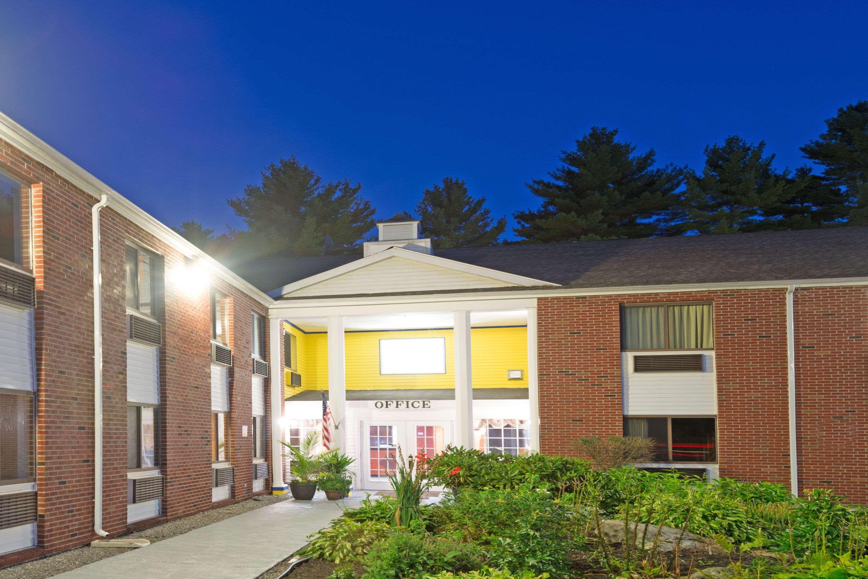 Days Inn By Wyndham Brunswick Bath Area Bagian luar foto