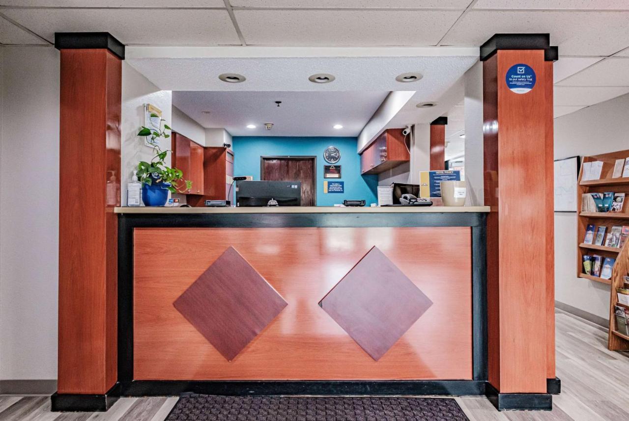 Days Inn By Wyndham Brunswick Bath Area Bagian luar foto