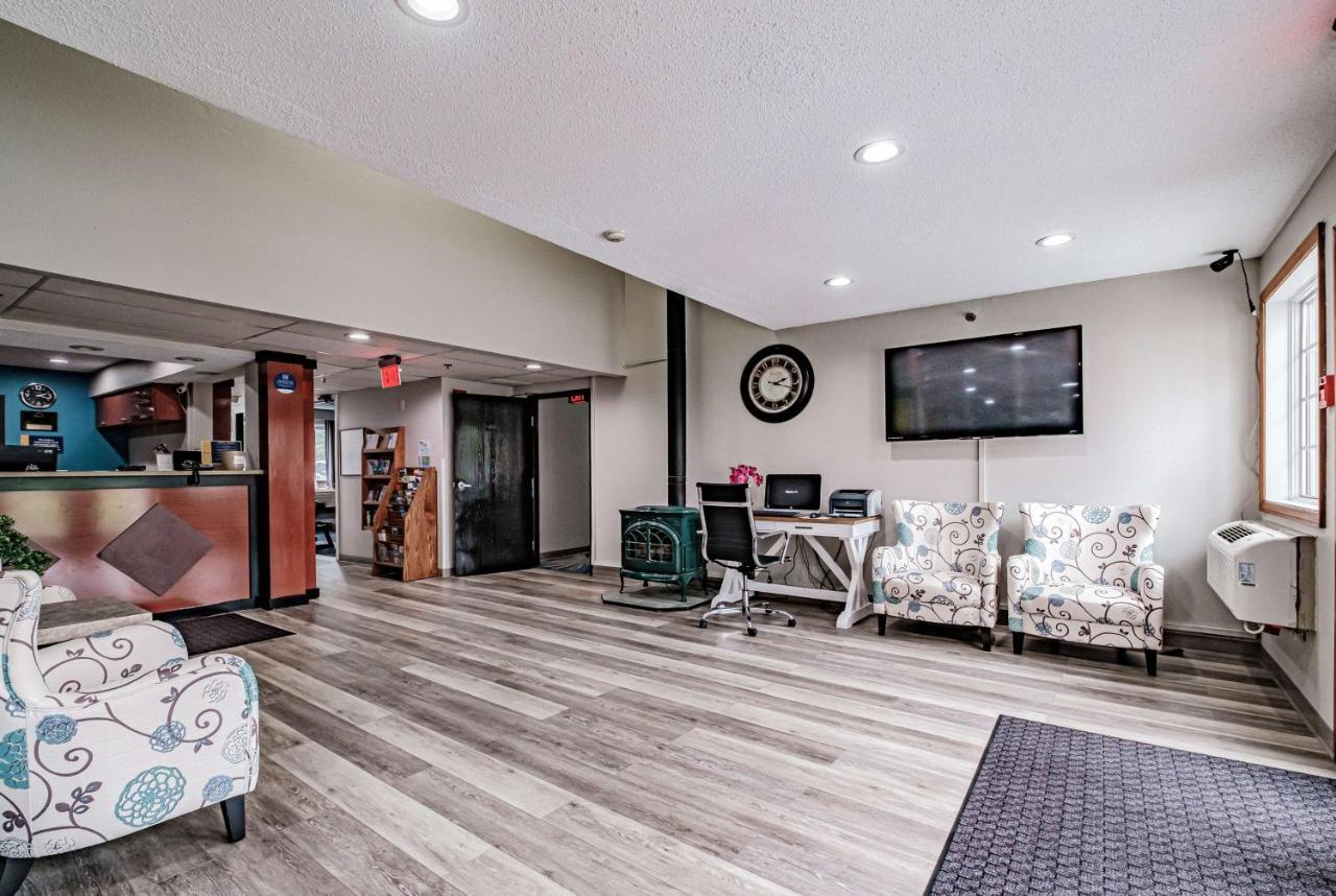 Days Inn By Wyndham Brunswick Bath Area Bagian luar foto