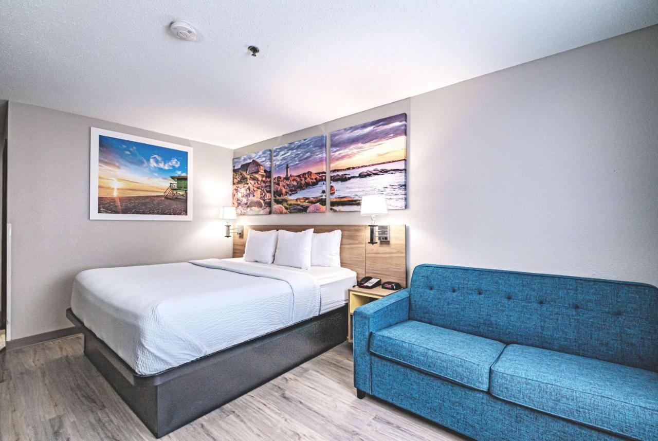 Days Inn By Wyndham Brunswick Bath Area Bagian luar foto