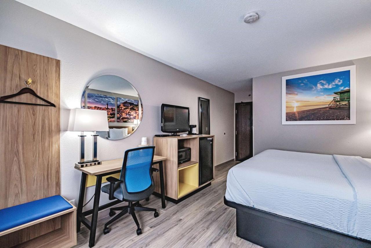 Days Inn By Wyndham Brunswick Bath Area Bagian luar foto