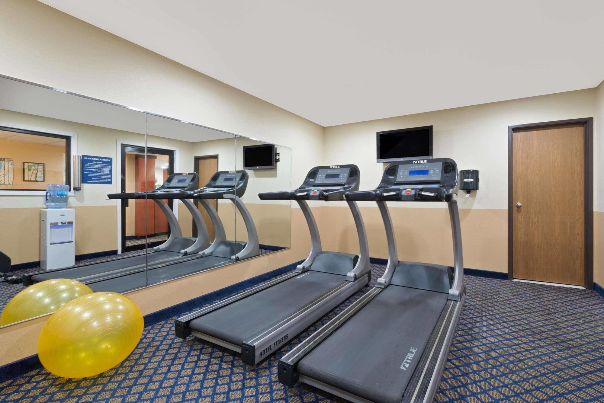 Days Inn By Wyndham Brunswick Bath Area Bagian luar foto